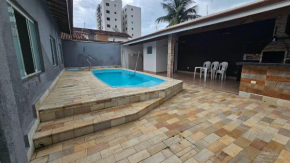 Casa na Martin de Sá com piscina e 100 mts da praia